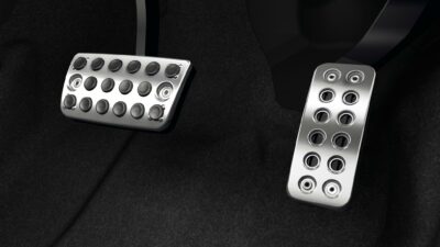 Acelerador eletrônico: entenda o que é e como funciona a tecnologia Drive-by-Wire (DbW)